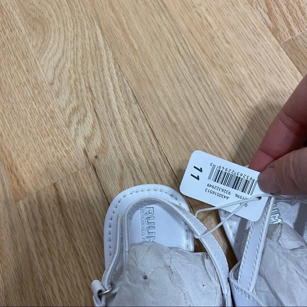 Ruum sandals nwt